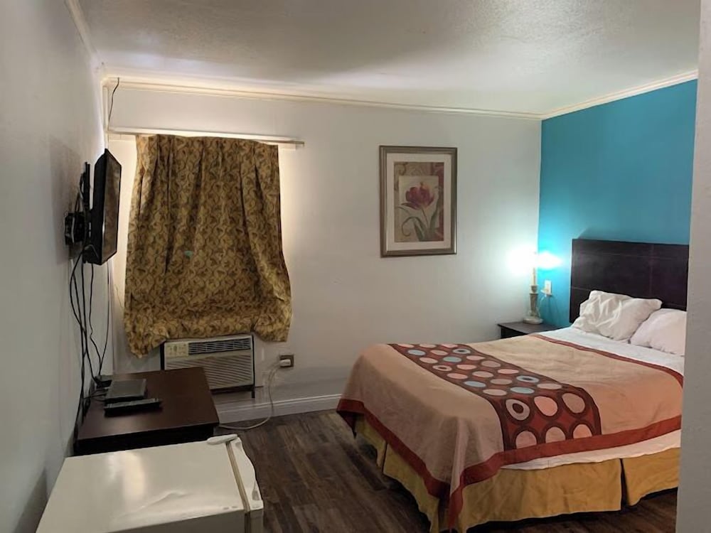Holiday Motel