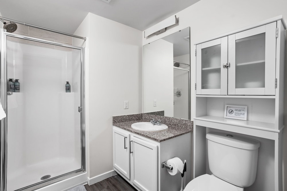 Indianapolis Vacations - 2BR 2BA The Block Apartment - CozySuites - Property Image 6
