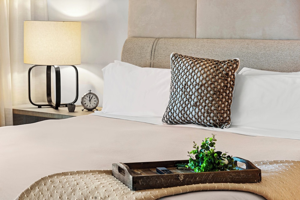 Luxury Vacation Rentals at 1 Hotel & Homes by LRMB