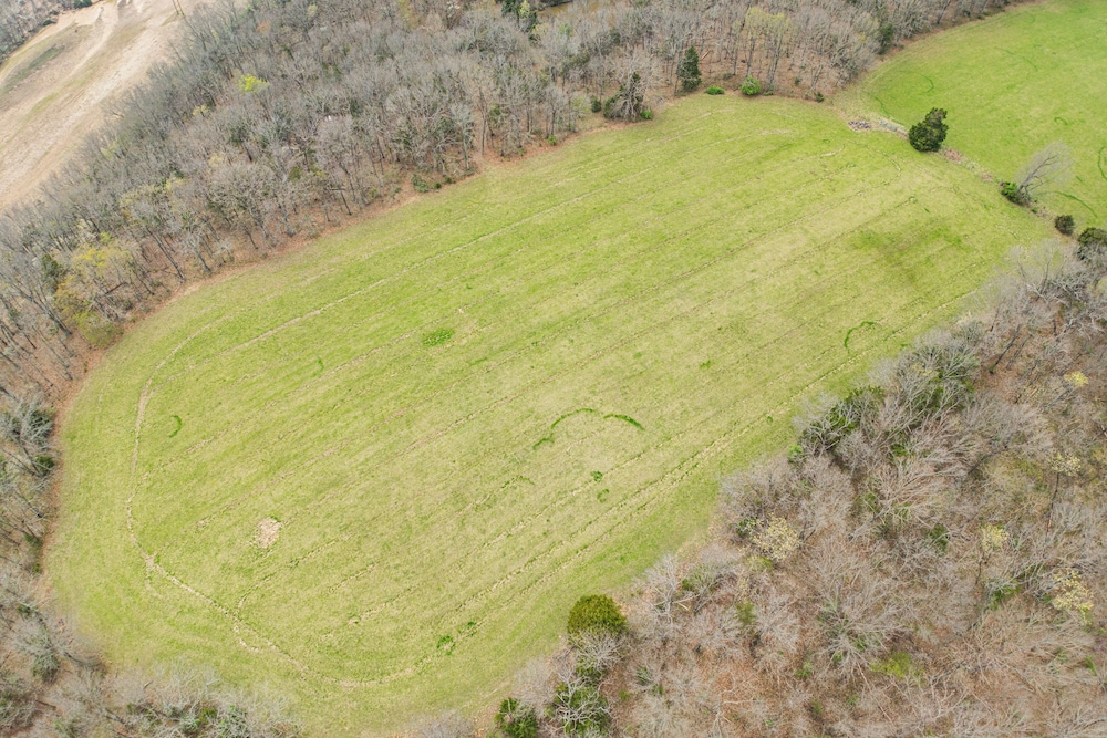 'the Lodge at Crider Creek' Getaway on 140 Acres!