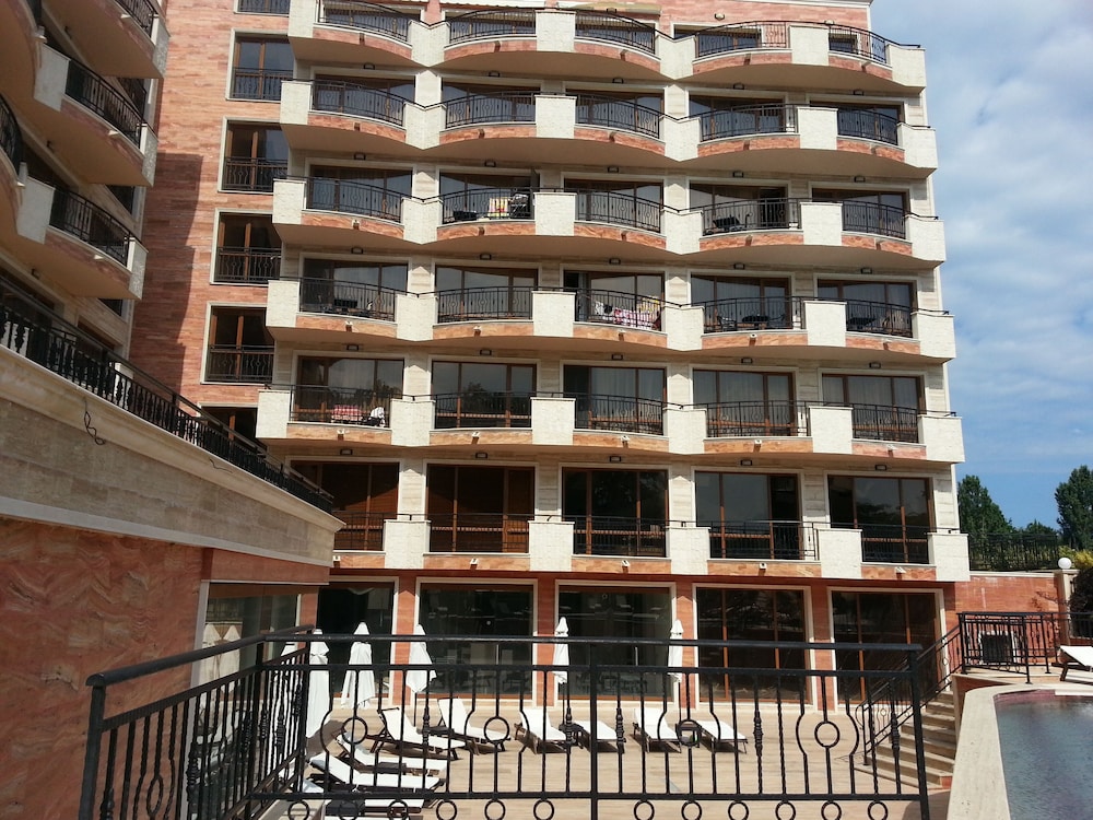 River Park - Menada Apartments