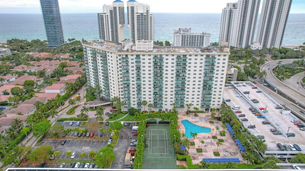 Best of Ocean Reserve by Cielo Stays view 3