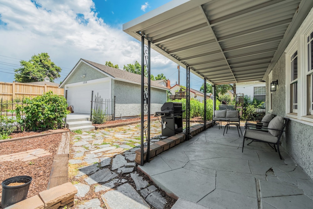 1318 E Pikes Peak