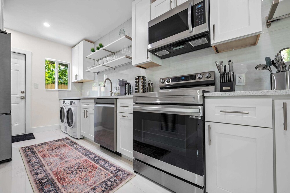 Uhost AI 4-unit Gem Mins to Las Olas Beach