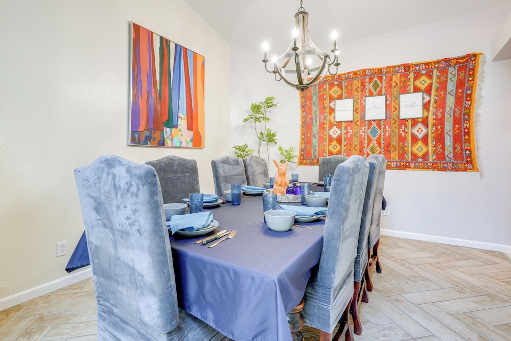 Luxe Outdoor Oasis: 'palm Tree Villa' in Chandler