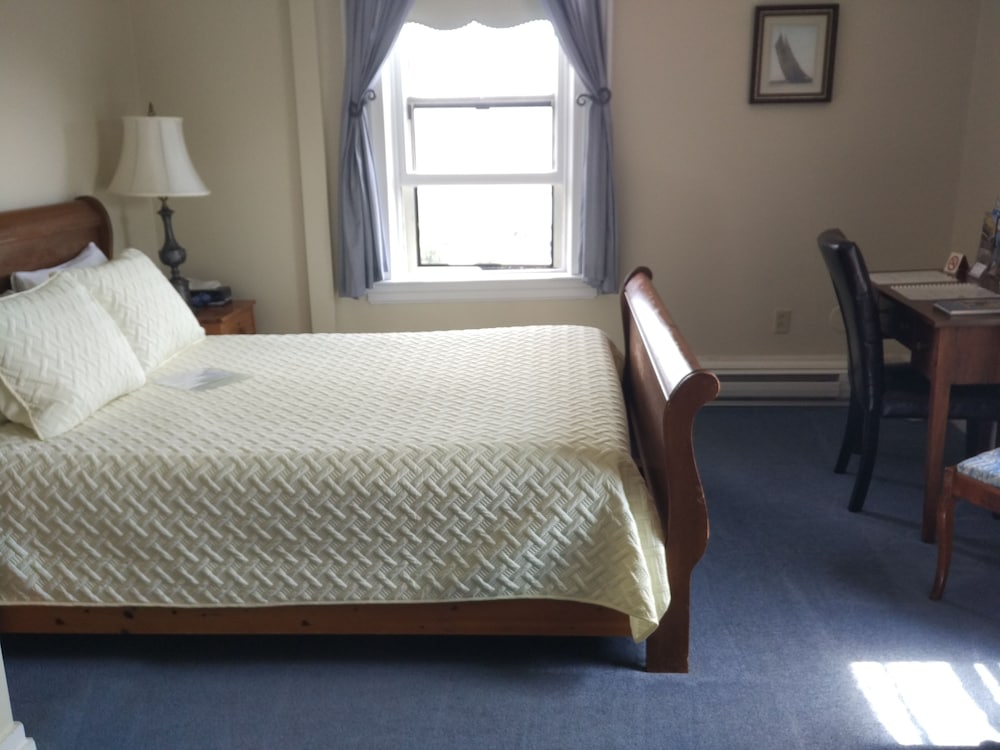 Homeport Historic Bed & Breakfast/Inn c 1858 - Image 2