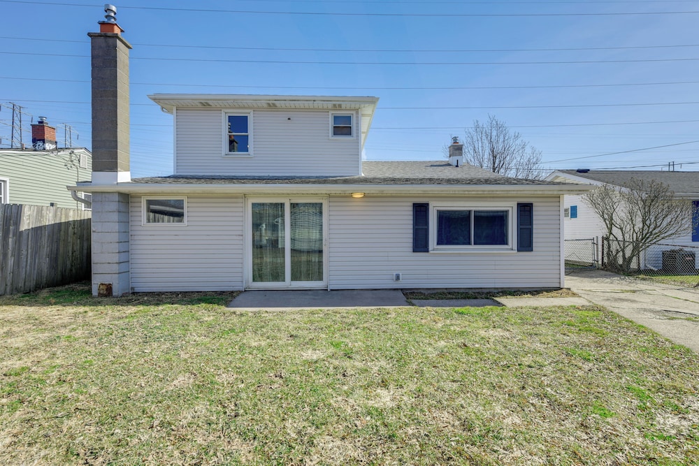9 Mi to Dtwn Buffalo: Family Escape w/ Fenced Yard