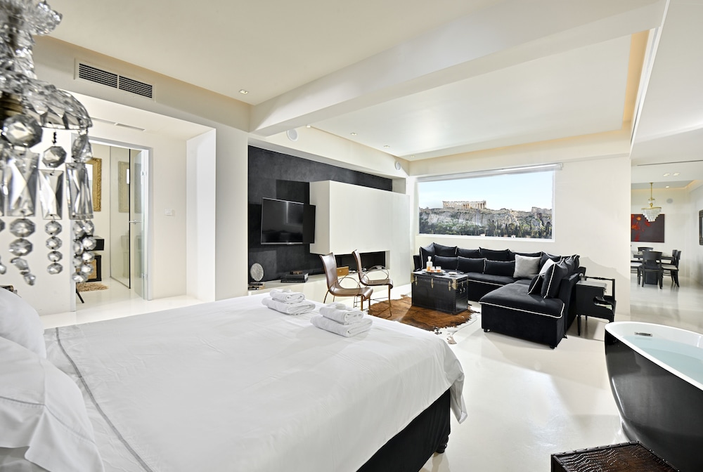 Alto Psyrri Penthouse by K&K