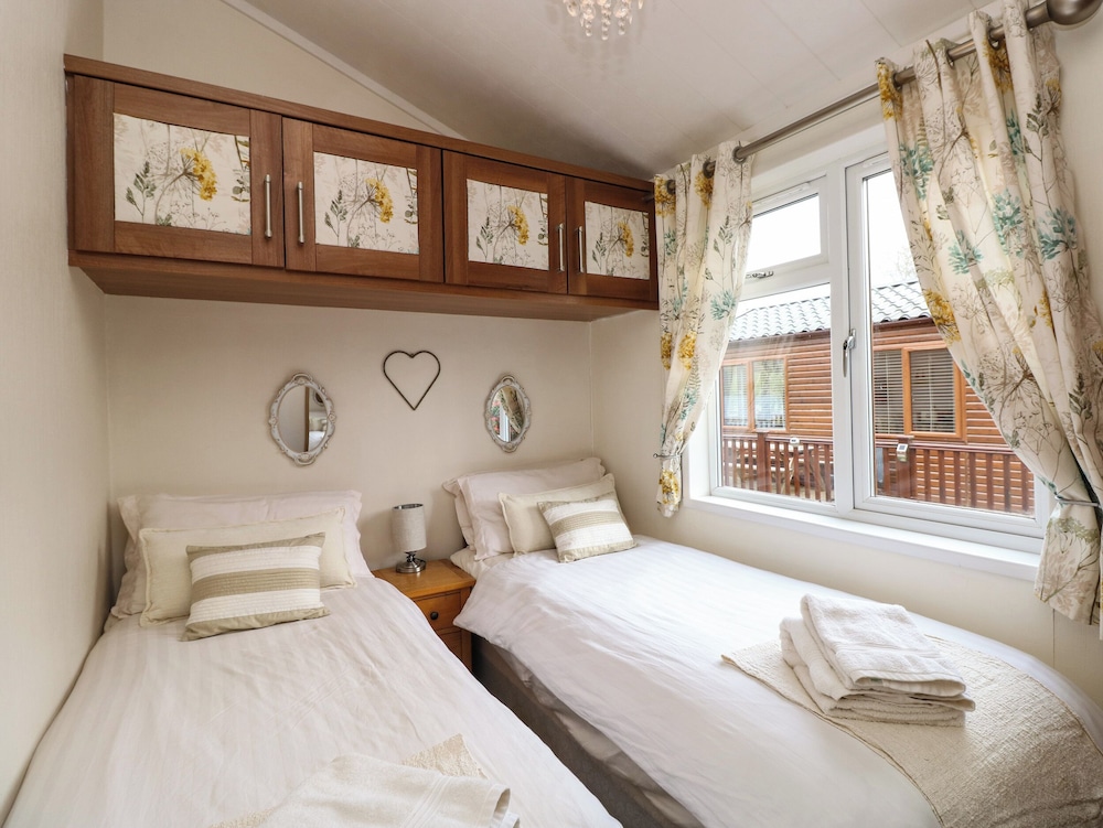Shoreside Lodge