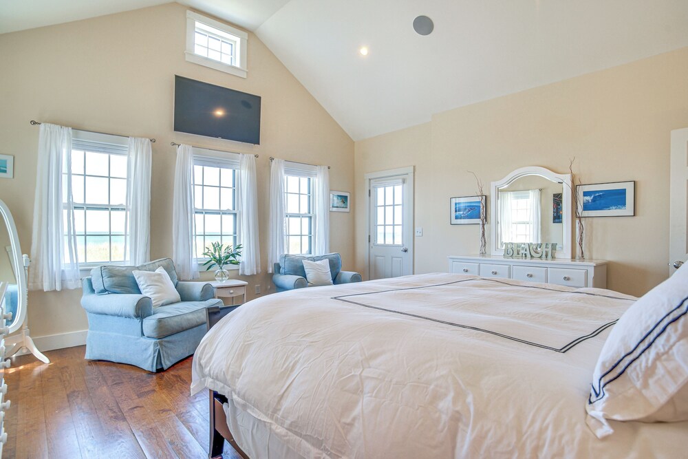 Stunning Ocean View! Beachfront Nantucket Retreat