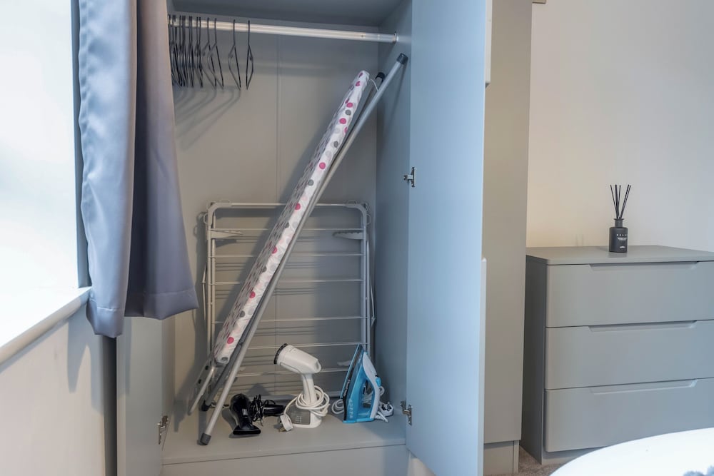 Professionals, City Centre, Parking, Superstore Nearby