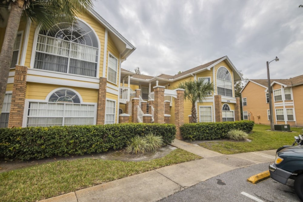 Charles' Sweetwater Club Condo