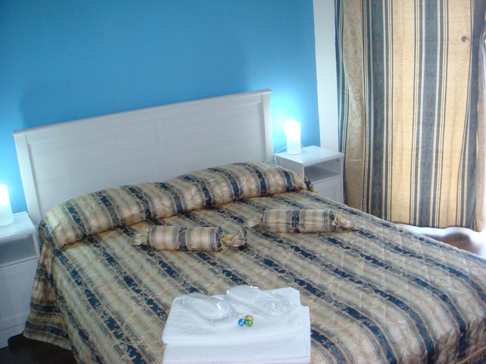 Ave Rooms