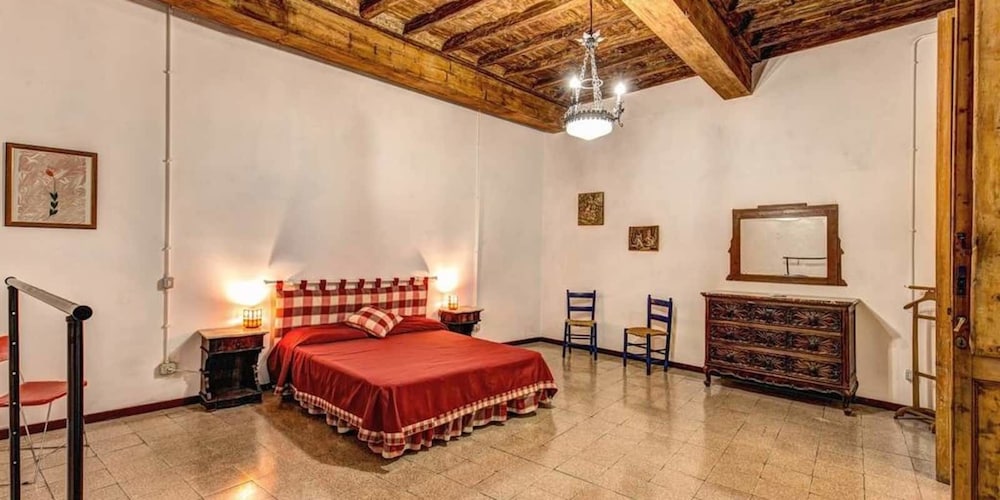 Campo de Fiori 3 bedroom apartment