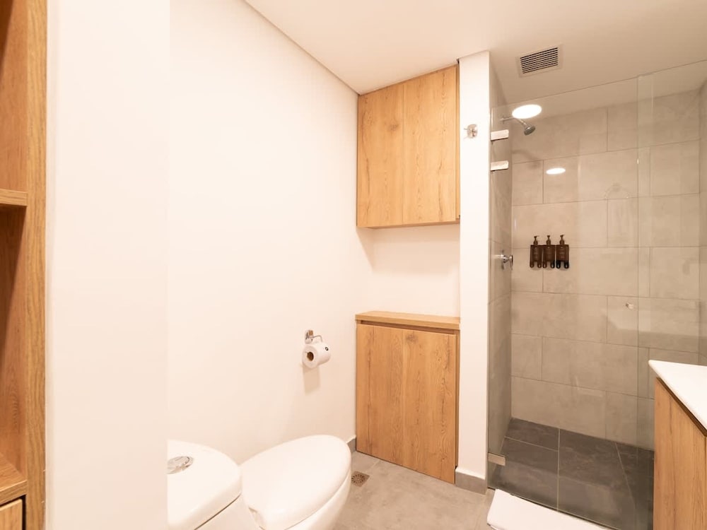 w Laureles 2BR w City Views