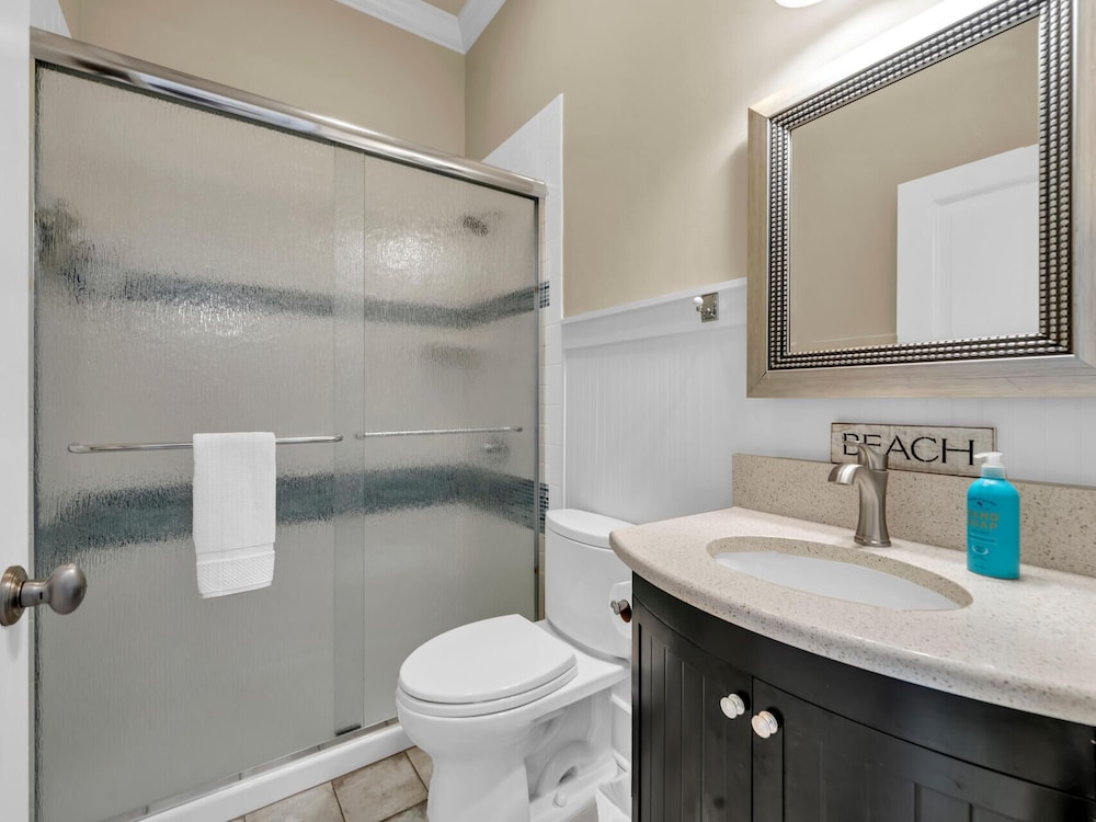 4BR Beachfront Home With Hot tub & Private Beach Access!