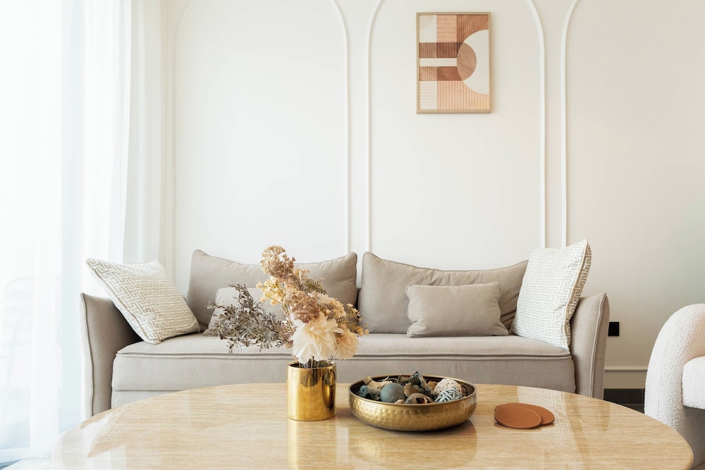 Chic 1BR Apartment - The Crest Dubai