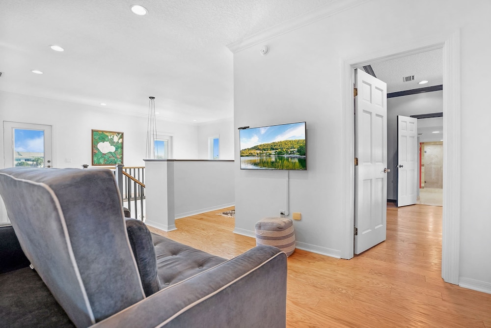 Waterfront Home w Patio Heated Pool Dock Beach