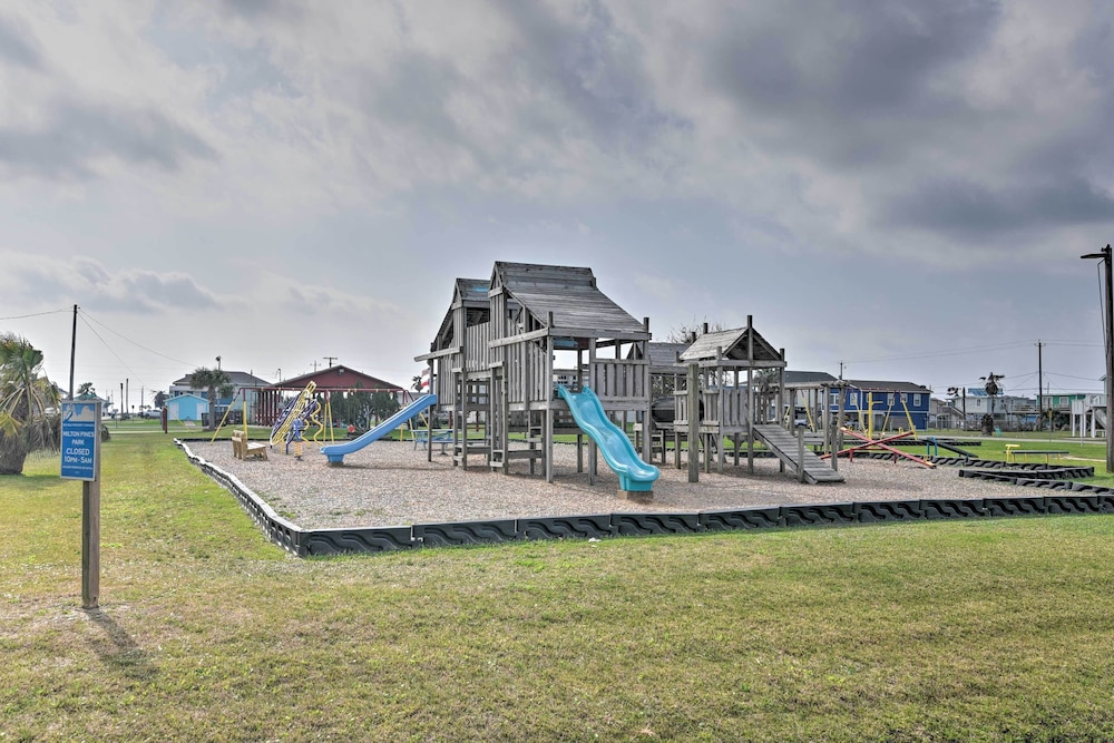 < 1 Mi to Sea Isle Beach: Home w/ Pool Access