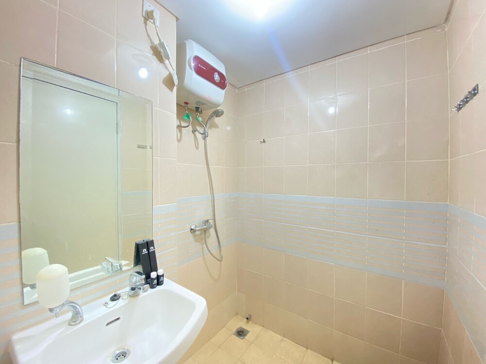 Minimalist And Spacious 1Br Apartment At Parahyangan Residence, Bandung - 12