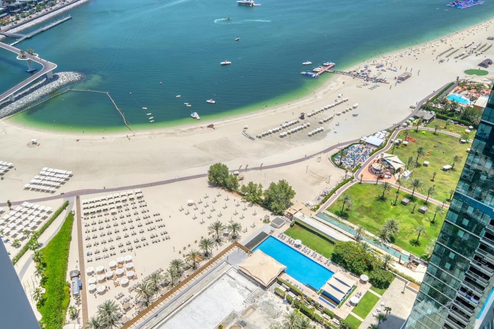 Serene Beachfront Ain Dubai View at Address JBR