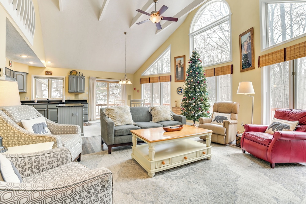 4 Mi to Lake Bellaire: Home w/ Deck & Pool Access!