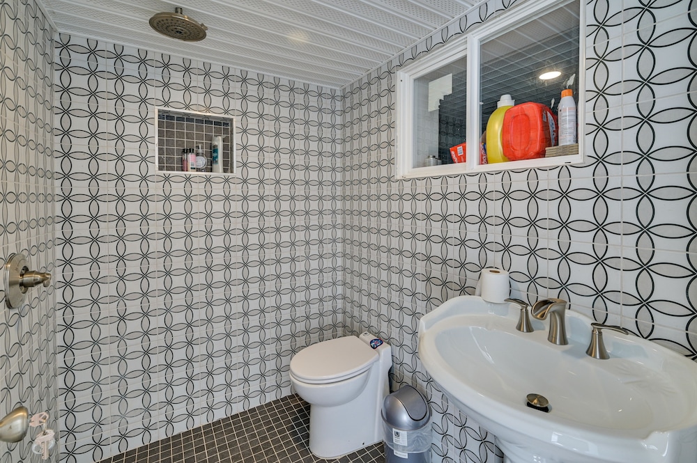 Weymouth Waterfront Getaway w/ Swim Spa & Hot Tub