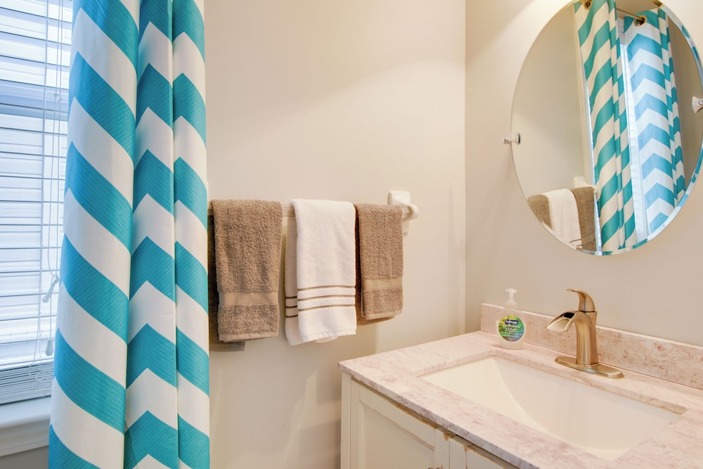 3 Mi to Dtwn Memphis: Charming Family Home!