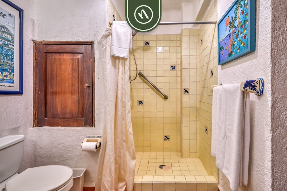 Ocean View 2Br Condo-balcony-beach-pool - 310