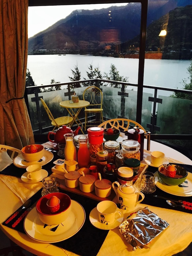 Breakfast at Tiffany's B&B