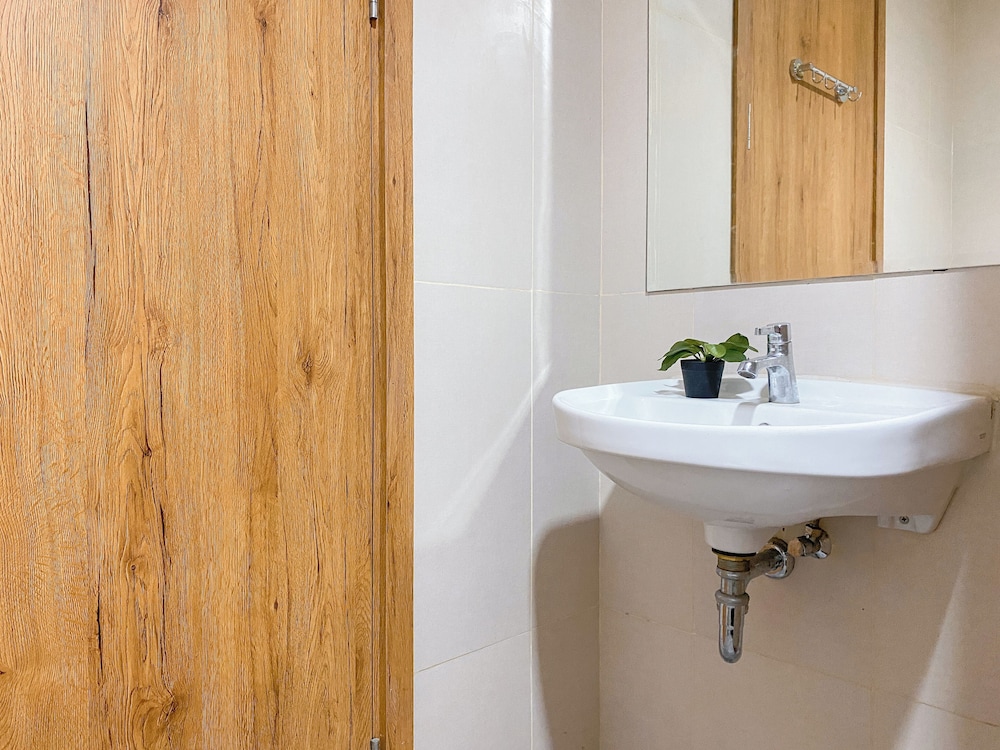 Great Choice 2Br At Lrt City Jatibening Apartment