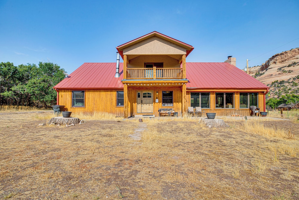 Colorado Nat'l Monument Views: Western Slope Cabin view 5