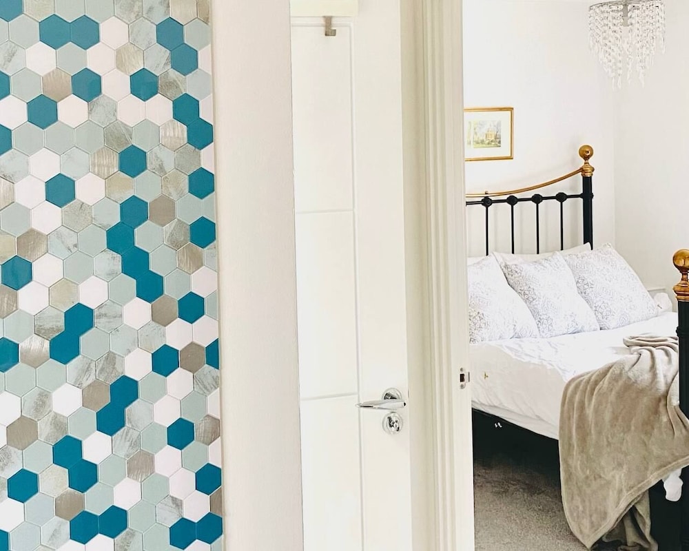 Impeccable 2 Bedroom House in Bicester view 3