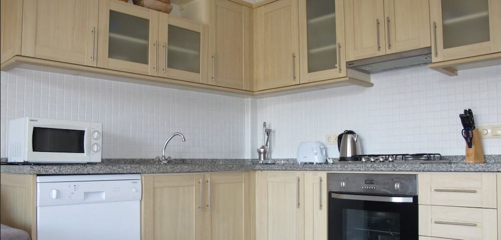 Villa AQ14 by JoyLettings view 3