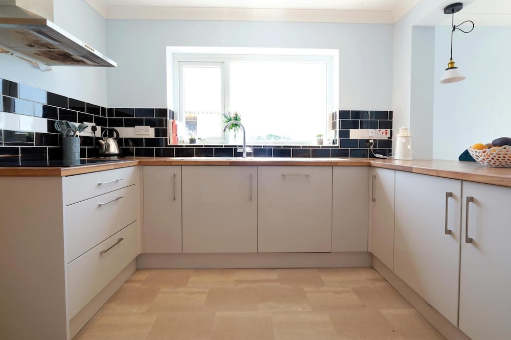 Ty Gwyn - 3 Bedroom Cottage - Rhossili view 3