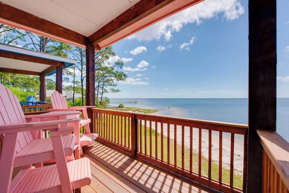 Beach & Dock Access: Lanark Village Escape!