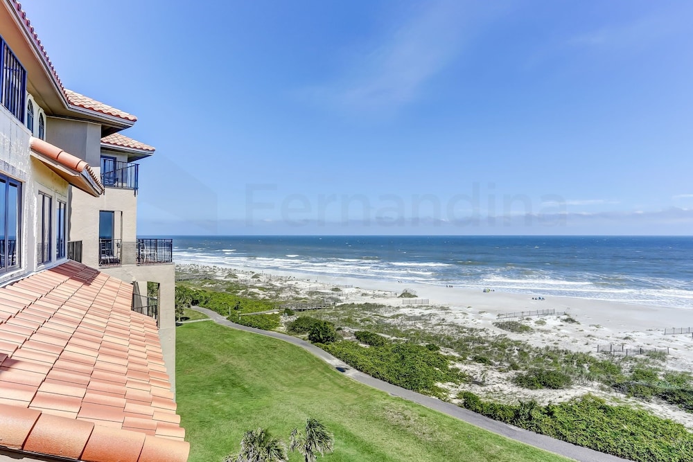 Spacious Oceanfront Penthouse Villa by RedAwning