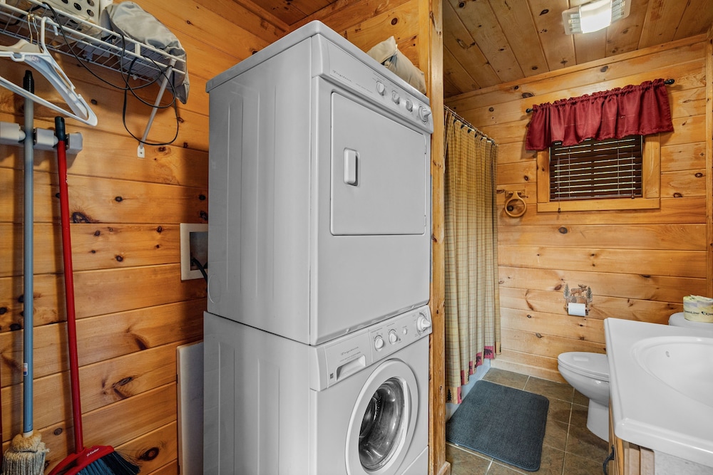 Caught Ya Peek'n 1 Bedroom Cabin by RedAwning