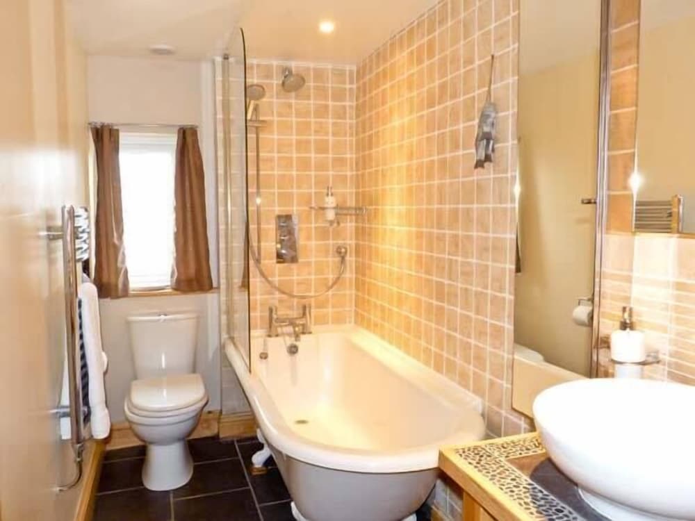 3 Apsley Cottages view 2
