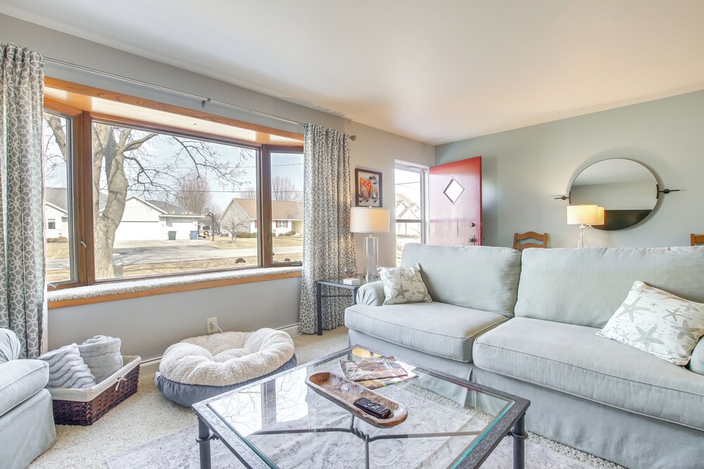 Walk to Lake: Family Getaway w/ Yard in Menasha!