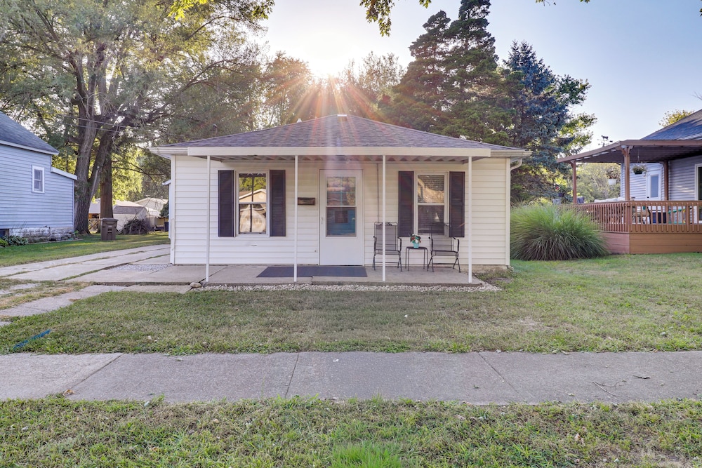 Home < 3 Mi to Rte 66 & Lake Lou Yaeger!