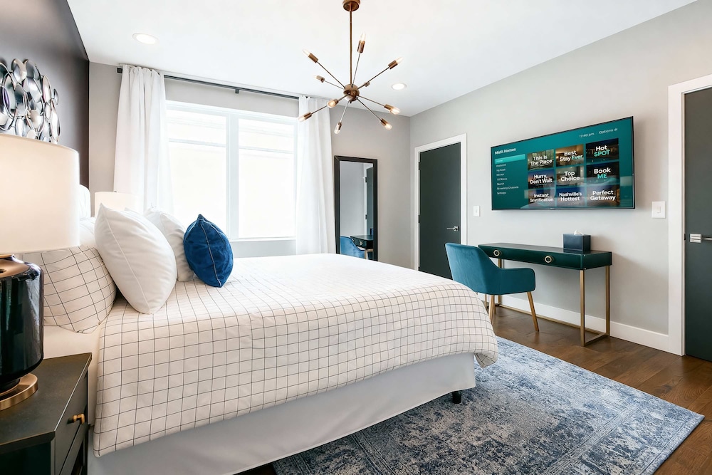 Elvis-themed 13 Beds Rooftop City Views