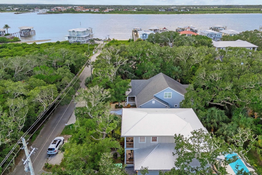Serenity at Surfside by Avantstay Pool, Porches, Fire Pit & Arcade Near Vilano Beach