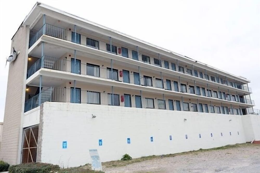 Blue Marlin Inn & Suites