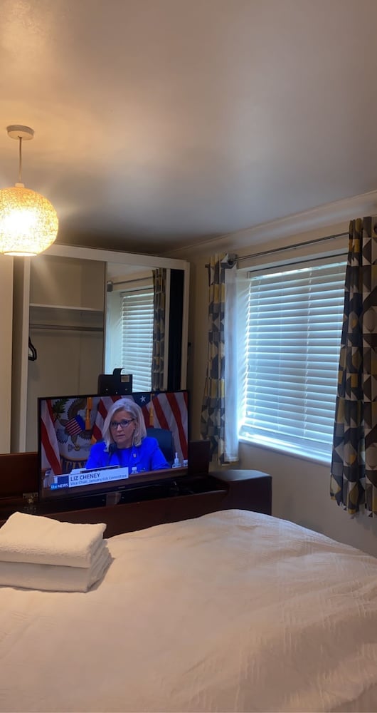 Lovely 2 Bed Apartment in East London view 4