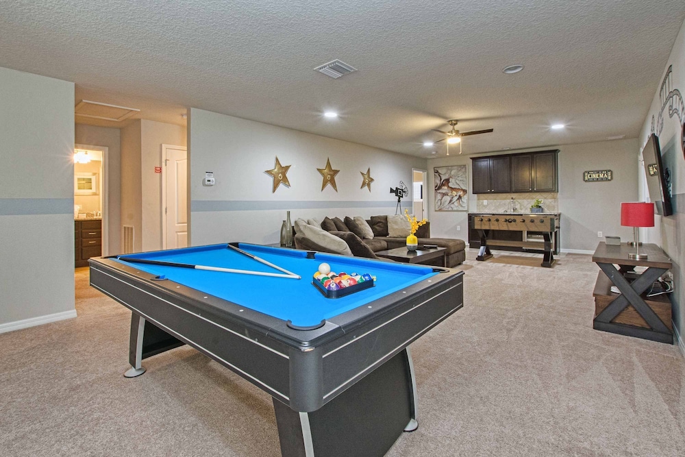 Home 8 Bdrm at Windsor Westside With Top Amenities