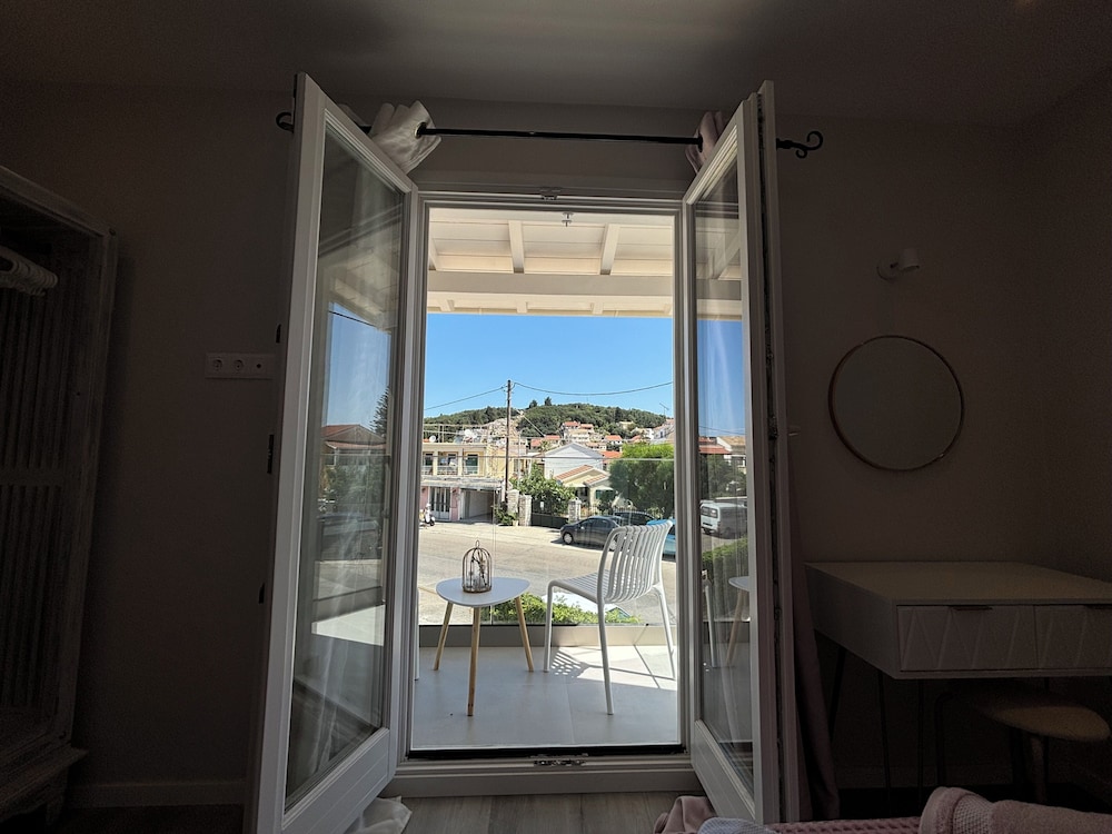 Christiano Apartments