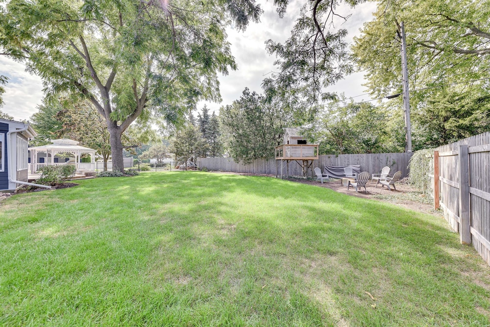 Charming Racine Home - Walk to Lake Michigan! - Property Image 9