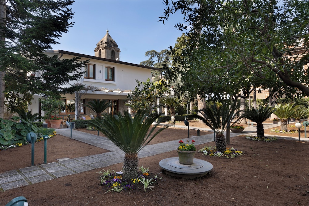 Villa In Sorrento Center | Gardens & Outdoor Space