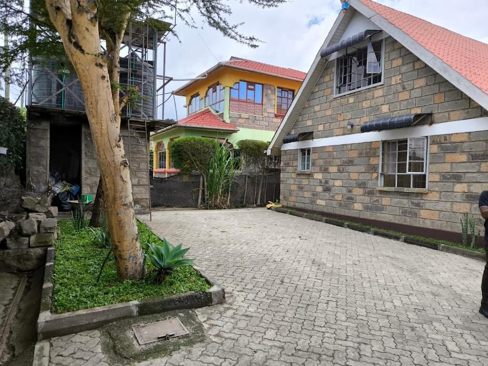 Lux Suites Weavers Haven Guest House